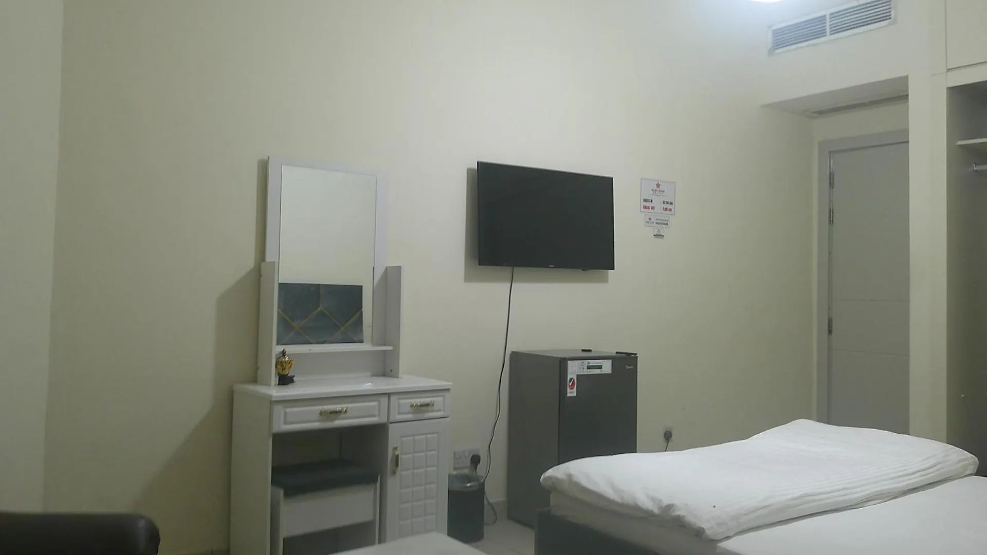 Inn Ruby Star Private Room With Sharing Washrooms 426 Dubai