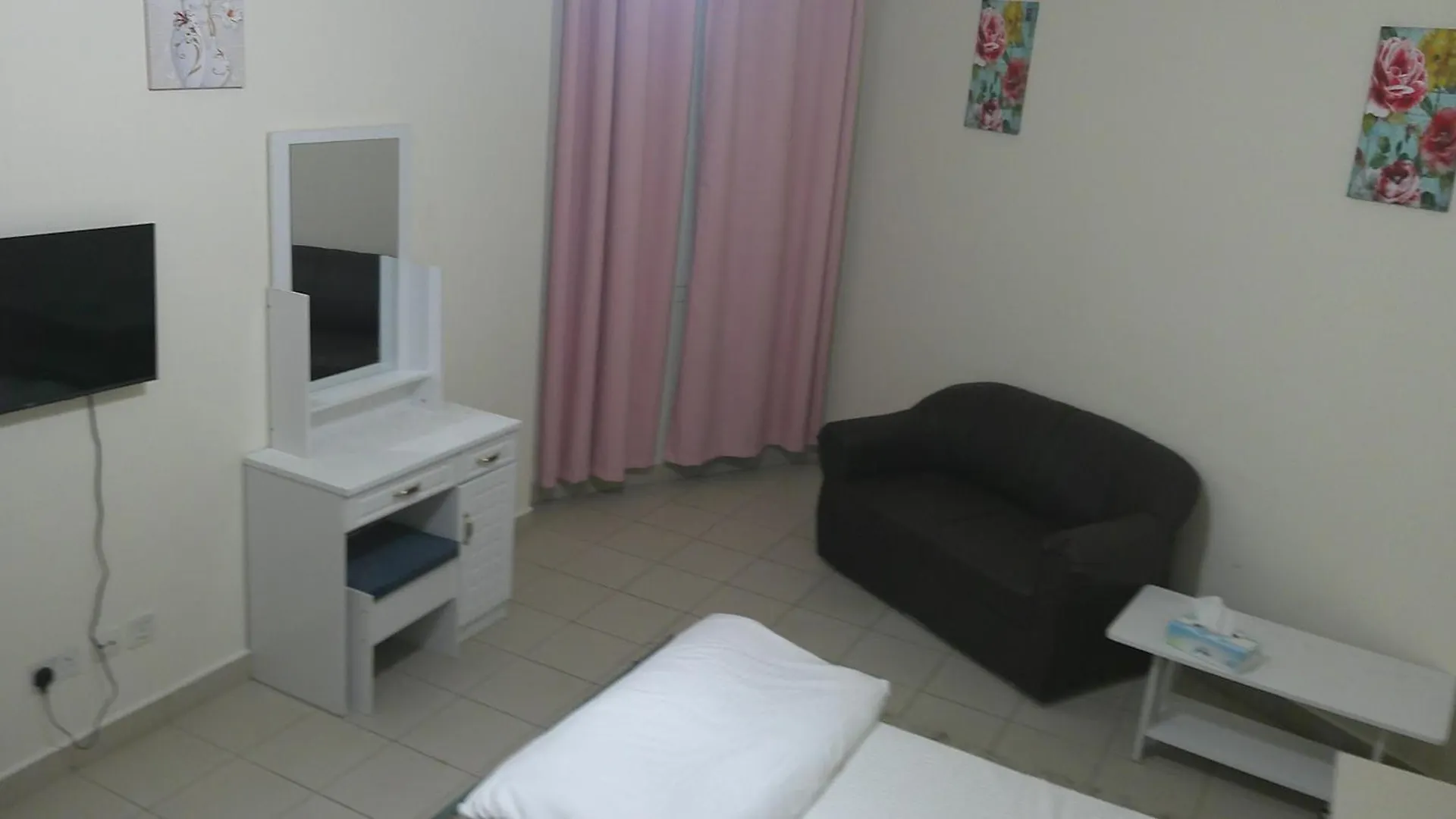 Inn Ruby Star Private Room With Sharing Washrooms 426 Dubai